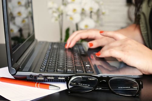 person-woman-desk-laptop-3061